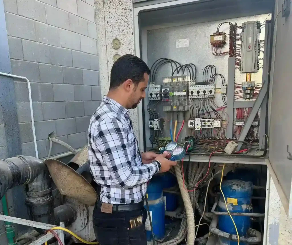فني صيانة تكييف
